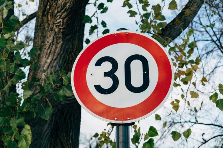 Antrag: „30 Kilometer pro Stunde genügen auf der B471 in der Ortsmitte“